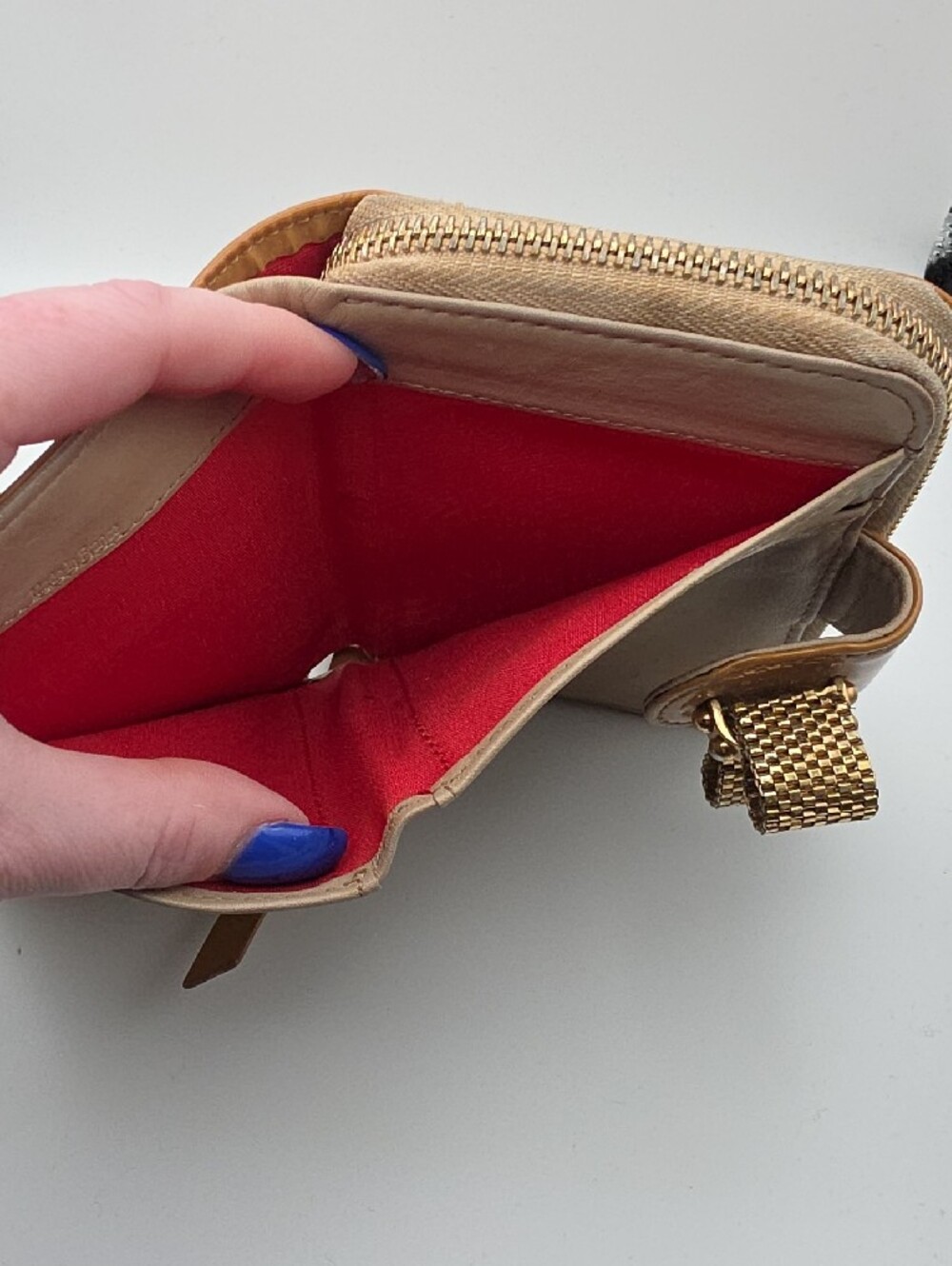 Christian Louboutin Tan Patent Bow Studded Compact Wallet (VERY GOOD)✨️ - Picture 9 of 15